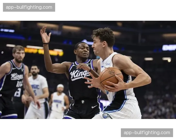 国王阿丘瓦腰部酸痛困扰 对阵魔术比赛出战状态存疑